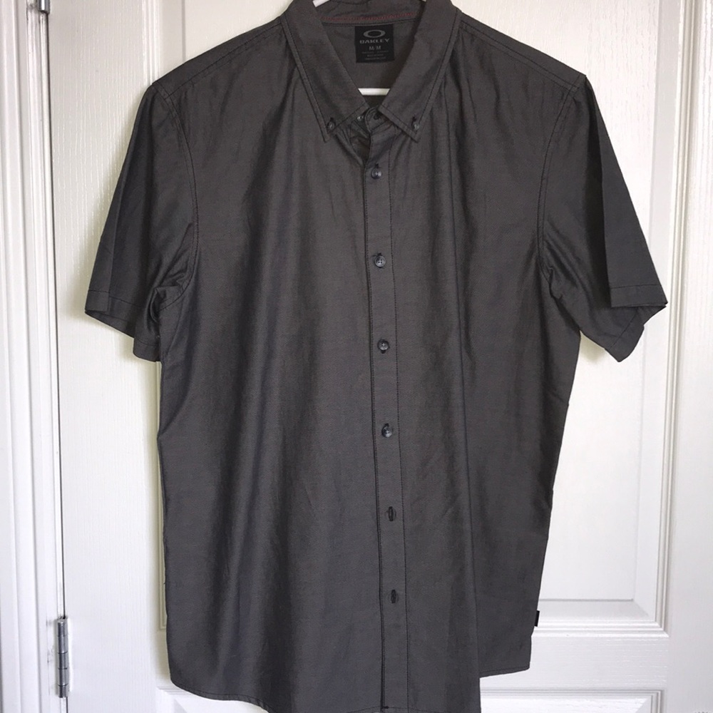 Oakley Button Up